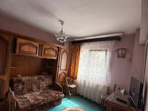 Apartament 3 camere Strada Victoriei, balcon și centrala proprie — miniatura 4