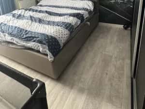 Apartament cu 2 camere mobilat si utilat la doar 2 minute de hotel IQ terasa de 10 mp — miniatura 3