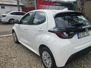 Toyota Yaris 1.5 VVT-i HSD Active Automată 116 HP Hibrid (B/E) — miniatura 2