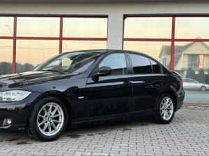 Bmw~ e90 ~320i~ euro 5 — miniatura 3