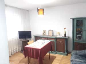 Apartament 2 camere Port et2/4 ,centrala ,3 Balcoane 70 000 euro neg — miniatura 2
