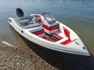 Barca Chaparral Bowrider cu motor Mercury 60 cp  4 timpi EFI