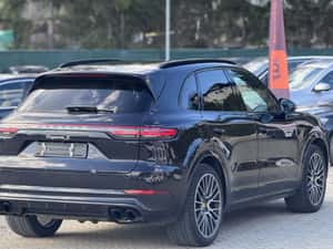 Porsche Cayenne - SUV premium import 2018 — miniatura 3