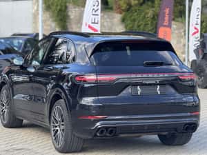 Porsche Cayenne - SUV premium import 2018 — miniatura 4