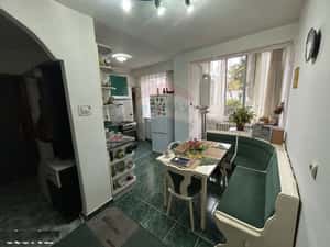 Apartament cu 3 camere de închiriat în zona Central