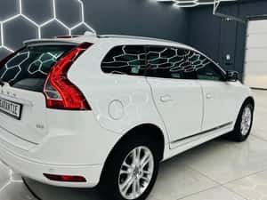 Volvo XC60 2015 2.0D E5 Manuală – 136 HP Diesel — miniatura 4
