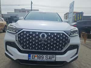 SsangYong Rexton, SUV, 5 uși, culoare albă