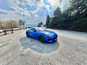 Jaguar F-Type V6 S - British Design Edition Coupé – Ultra Blue – editie limitată — miniatura 2