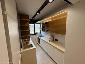 Apartament 3 camere, centru, utilat complet — miniatura 3