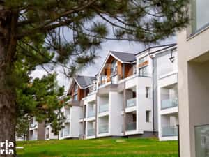 Apartament 3 camere 2 bai  cu priveliste spre munti si loc de parcare