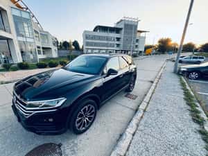Vând Touareg model 2020 cu două seturi de jante de aliaj cu anvelope de iarnă. — miniatura 3