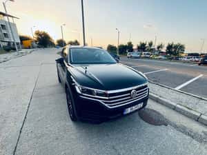 Vând Touareg model 2020 cu două seturi de jante de aliaj cu anvelope de iarnă. — miniatura 4