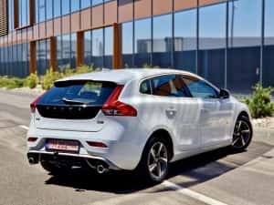 2015 Volvo V40 R-Design / Euro 6 White Pearl 2.0 Diesel — miniatura 4