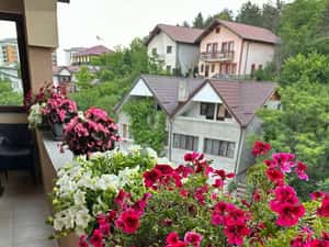 Vand apartament cu 2 camere, terasa,curte interioară lângă pădure — miniatura 1