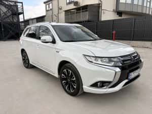 Mitsubishi Outlander Hybrid Plug In — miniatura 3