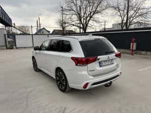 Mitsubishi Outlander Hybrid Plug In — miniatura 4