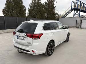 Mitsubishi Outlander Hybrid Plug In — miniatura 5