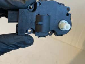 Motoras aeroterma VOLVO XC60 V60 S60 V70 S80 XC70 V60CC EFB490 22092016 MAHLE K9749007 31497549 — miniatura 4