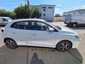 MG ZS Hibrid 2024, 2599 km, automată, alb — miniatura 3