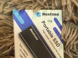 SSD portabail 1TB, real, + cablu de date