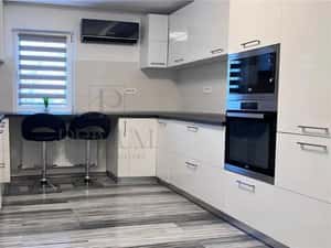 LIPOVEI - ETAJ 1 - BLOC IZOLAT - 4 CAMERE - 2 BAI - 2 BALCOANE - CENTR — miniatura 1