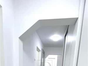 LIPOVEI - ETAJ 1 - BLOC IZOLAT - 4 CAMERE - 2 BAI - 2 BALCOANE - CENTR — miniatura 6