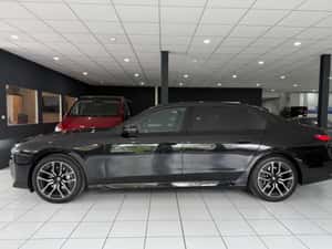 BMW 740 Berlină 123.000 km, Diesel, 286 cp, 2023 — miniatura 2
