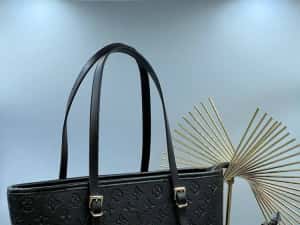Geanta Louis Vuitton Noua !!! Dimensiuni 38/30 !!! — miniatura 7