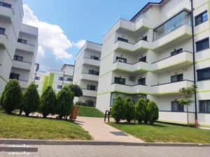 AP 3 camere, 2 balcoane, bucatarie separata si cămară, incalz pardos