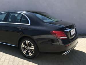 Mercedes-Benz E 220 d AVANTGARDE limuzină, 194 CP, 9g Automată — miniatura 4