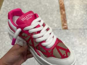 Adidași model nou — miniatura 1