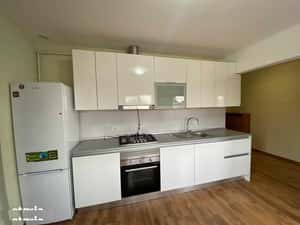 Inchiriez  apartament cu 2 camere, la casa