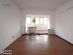 Lacul Tei- Parc Circ | etaj1 | decomandat | 76 mp | necesită renovare — miniatura 3