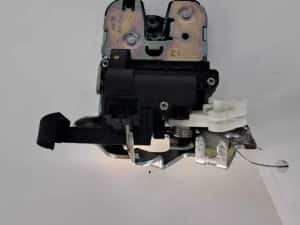 broasca capota portbagaj Audi A4 B9 sedan an 2017 cod 8W0827503