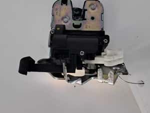 broasca capota portbagaj Audi A4 B9 sedan an 2017 cod 8W0827503 — miniatura 7