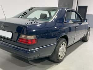 Mercedes-Benz CE 300 - Oldtimer restaurat — miniatura 6