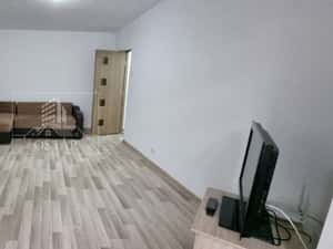 9 Mai - etajul 1 - apartament 3 camere decomandate - semimobilat