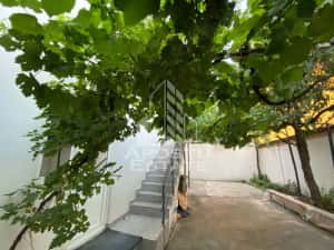 Casa P+1 cu 2 apartamente - pozitie excelenta pe Aleea Ghirodei