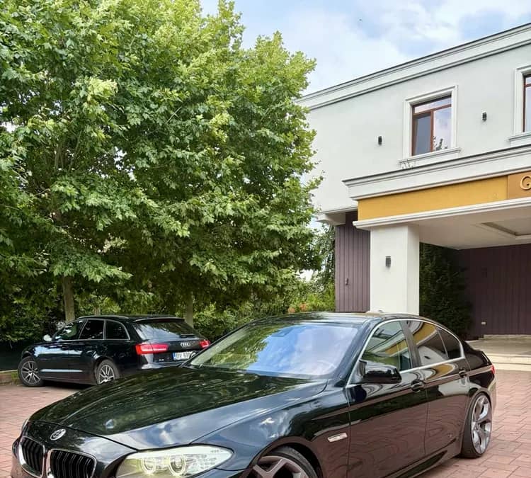 Bmw 520d F10 packet M, masina personala, tuning — fotografie 1 din 10