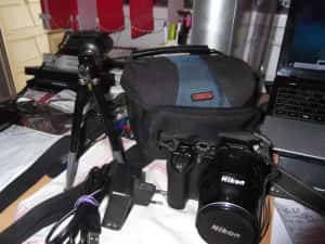 Aparate foto video Nikon Coolpix P100 si altele mici de buzunar compacte