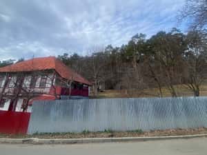Teren cu casa de vanzare