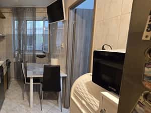 Apartament 3 camere decomandat etaj1/ Berceni 74 mp