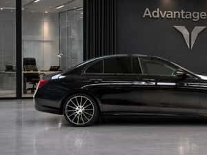 Mercedes-Benz E 200 d - Echipat cu pachet exterior AMG Line — miniatura 4