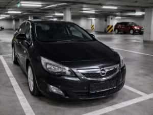Opel Astra J 2.0 Diesel *2011* 188.000km / volanta + distributie Noi — miniatura 3