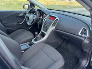 Opel Astra J 2.0 Diesel *2011* 188.000km / volanta + distributie Noi — miniatura 6