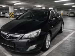 Opel Astra J 2.0 Diesel *2011* 188.000km / volanta + distributie Noi — miniatura 9