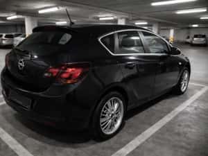 Opel Astra J 2.0 Diesel *2011* 188.000km / volanta + distributie Noi — miniatura 10