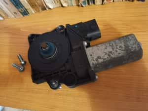 Motoraș macara ușa spate bmw e90 — miniatura 5