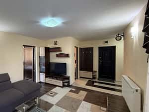 Apartament 2 camere, mobilat, etaj 4, vizavi de primărie — miniatura 3