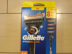 Aparat ras Gillette Proglide + 4 rezerve